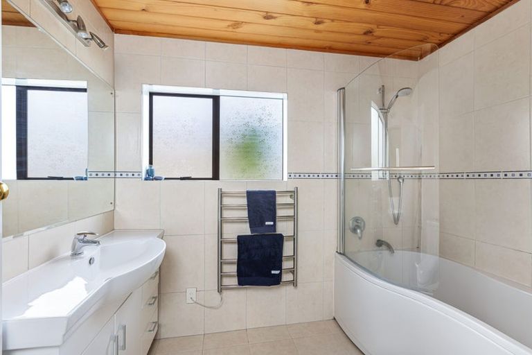 Photo of property in 1/16 Arran Road, Browns Bay, Auckland, 0630