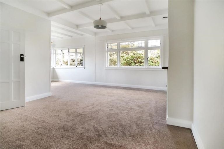 Photo of property in 16 Fruitvale Road, New Lynn, Auckland, 0600