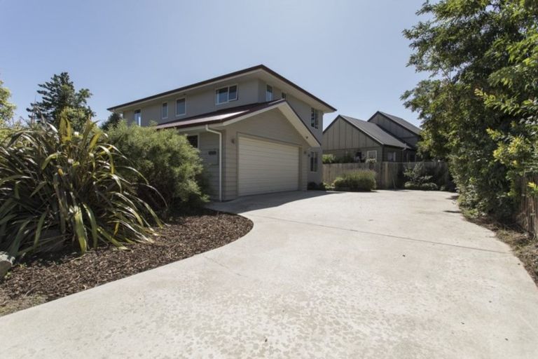 Photo of property in 32 Hunter Crescent, Wanaka, 9305