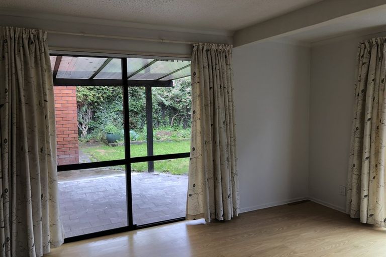 Photo of property in 2/33 Glenharrow Avenue, Avonhead, Christchurch, 8042