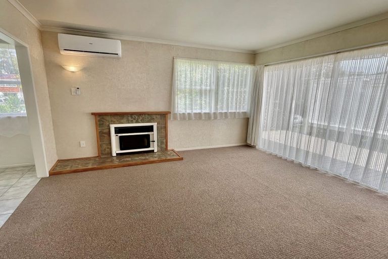 Photo of property in 11 Thornlow Street, Glendene, Auckland, 0602