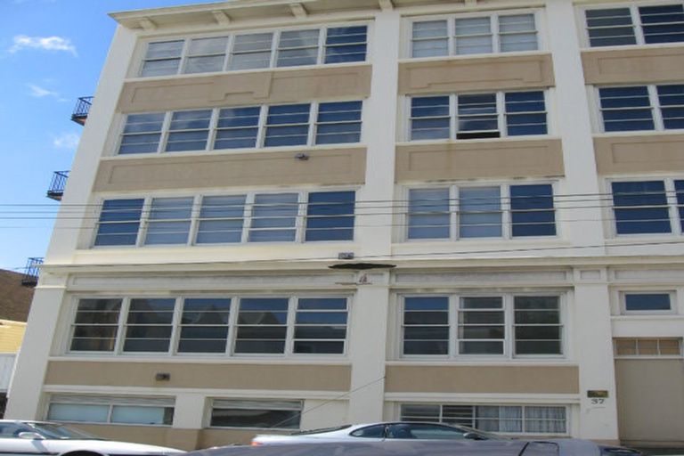 Photo of property in 15/37u Majoribanks Street, Mount Victoria, Wellington, 6011