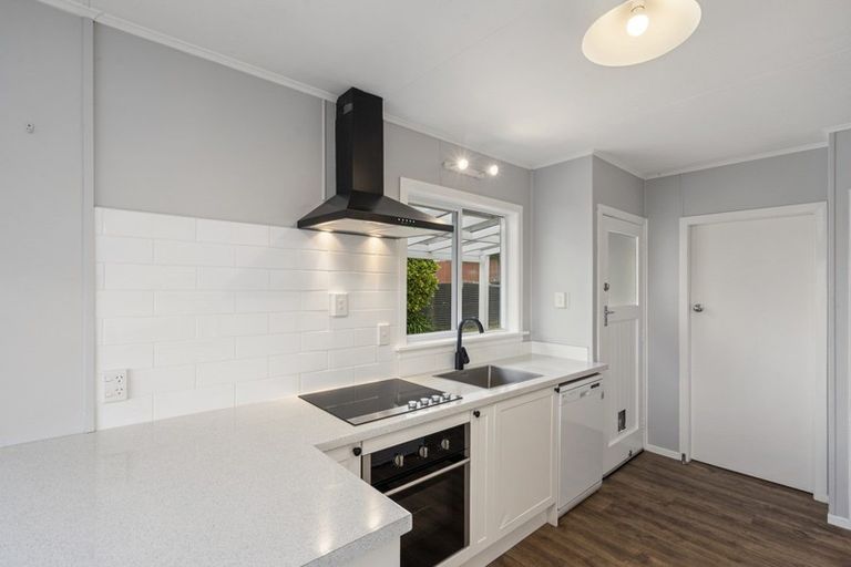 Photo of property in 66 Huatoki Street, Vogeltown, New Plymouth, 4310