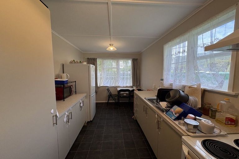 Photo of property in 92 Kowhai Street, Naenae, Lower Hutt, 5011