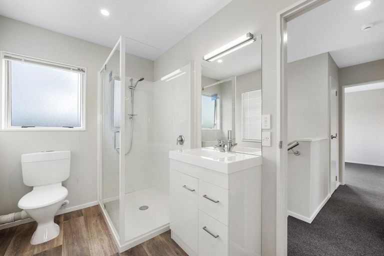 Photo of property in 27 Calypso Way, Unsworth Heights, Auckland, 0632