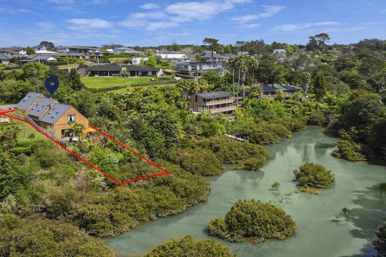 Photo of property in 39 Kent Terrace, Riverhead, 0820