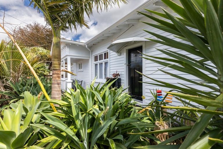 Photo of property in 15 Rawhiti Street, Vogeltown, New Plymouth, 4310