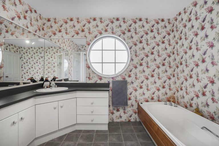 Photo of property in 15 Wood Street, Greytown, 5712