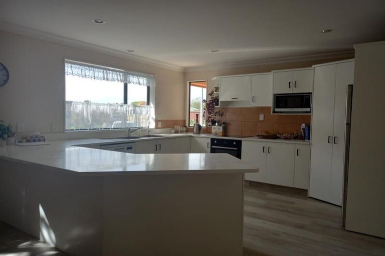 Photo of property in 2 Orsino Place, Stratford, 4332