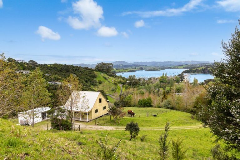 Photo of property in 28 Brick Bay Drive, Sandspit, Warkworth, 0982