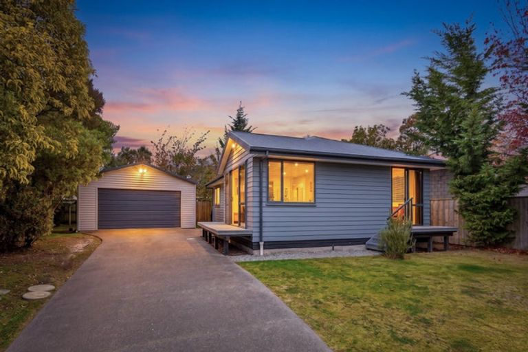 Photo of property in 12 Binstead Place, Avondale, Christchurch, 8061