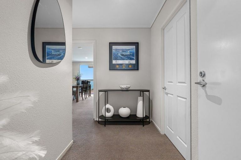 Photo of property in 72 Devonport Road, Tauranga, 3110