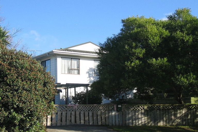 Photo of property in 372 Mazengarb Road, Paraparaumu, 5032