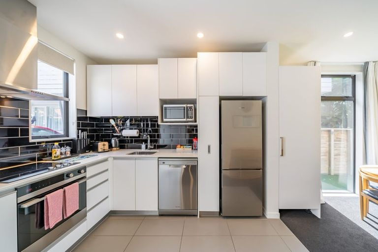 Photo of property in 74u6 Derwent Street, Island Bay, Wellington, 6023