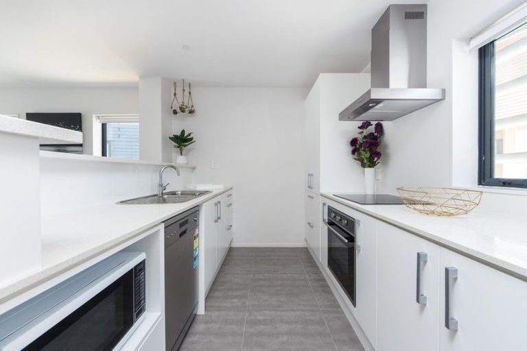 Photo of property in 2/10 Silver Moon Road, Albany Heights, Auckland, 0632