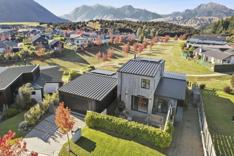 Photo of property in 5 Diamond Lane, Wanaka, 9305