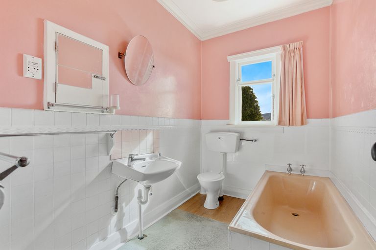 Photo of property in 32 Mornington Road, Balaclava, Dunedin, 9011