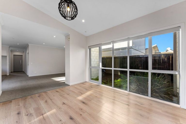 Photo of property in 33 Kanuka Road, Hobsonville, Auckland, 0616