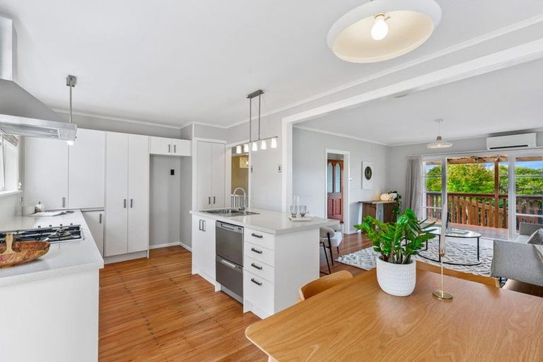 Photo of property in 242 Henderson Valley Road, Henderson, Auckland, 0612