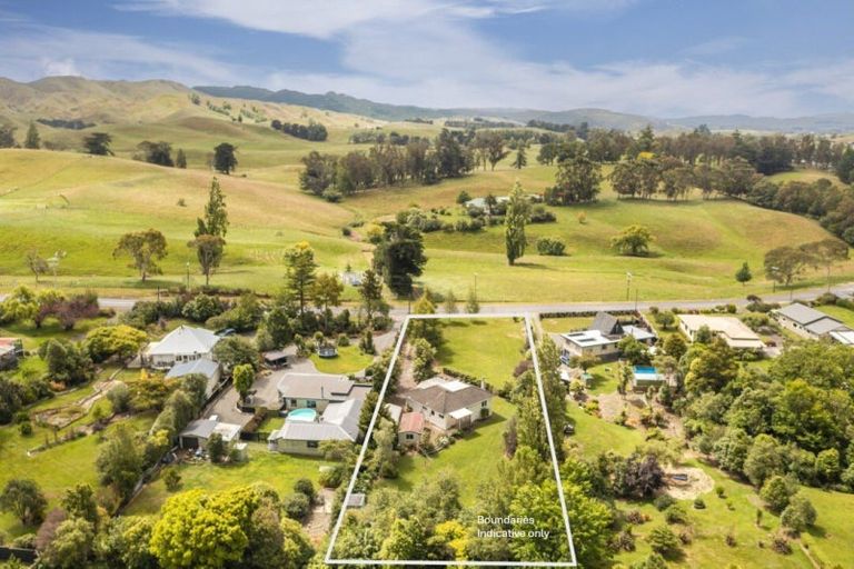 Photo of property in 71 Abbotsford Road, Waipawa, 4210