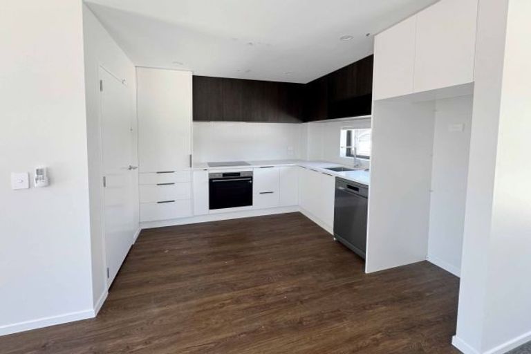 Photo of property in 8/79 Edmonton Road, Henderson, Auckland, 0612