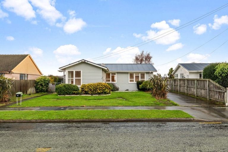 Photo of property in 30 Paddington Street, Northcote, Christchurch, 8052