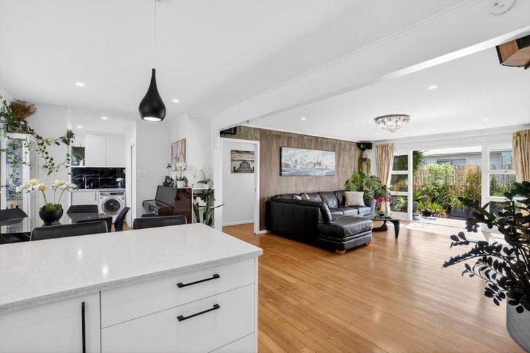 Photo of property in 1/7a Corunna Road, Milford, Auckland, 0620