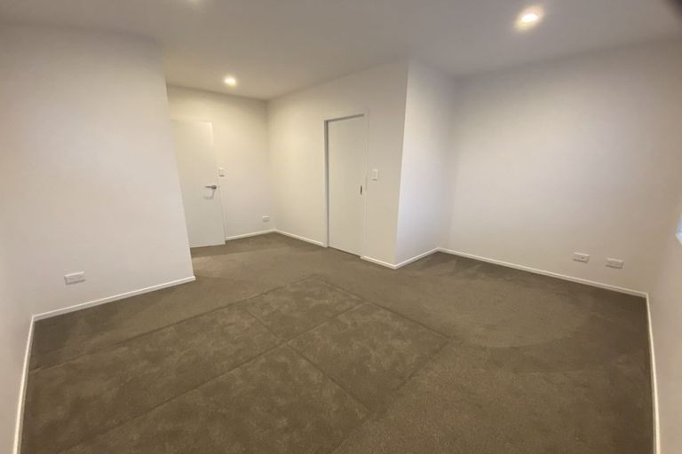 Photo of property in 61u5 Black Rock Road, Newlands, Wellington, 6037