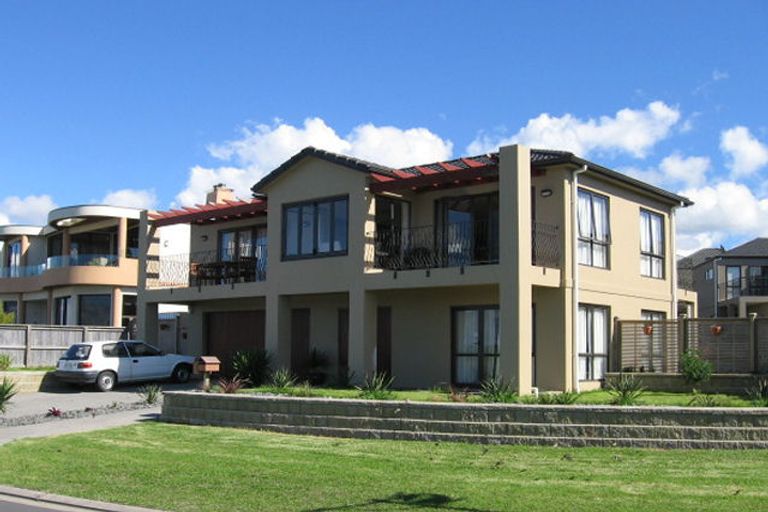 Photo of property in 9 Riverstone Road, Te Atatu Peninsula, Auckland, 0610