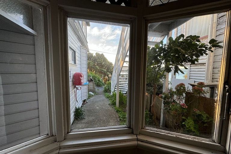 Photo of property in 98 Majoribanks Street, Mount Victoria, Wellington, 6011
