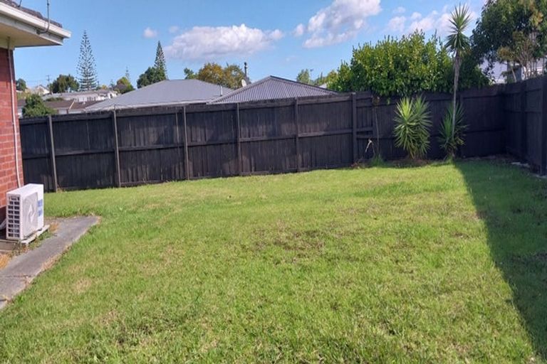 Photo of property in 2/34 Blacklock Avenue, Henderson, Auckland, 0612