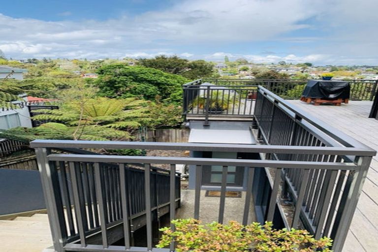 Photo of property in 44a Glen Vista Place, Bayview, Auckland, 0629