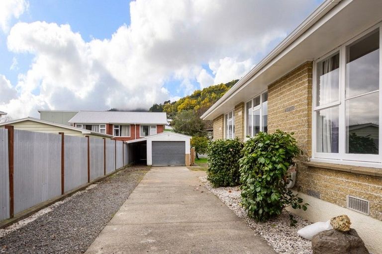 Photo of property in 38 Devon Street, Picton, 7220