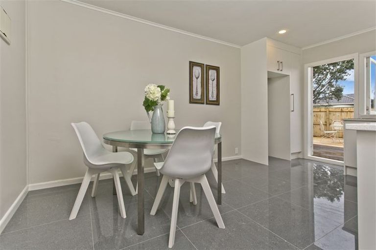 Photo of property in 24 Reid Road, New Lynn, Auckland, 0600