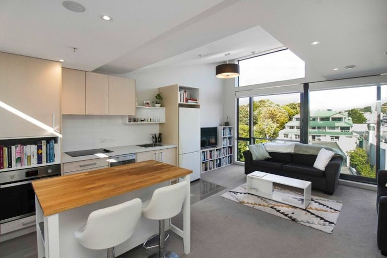 Photo of property in Nouvo Apartments, 5e/21 Rugby Street, Mount Cook, Wellington, 6021