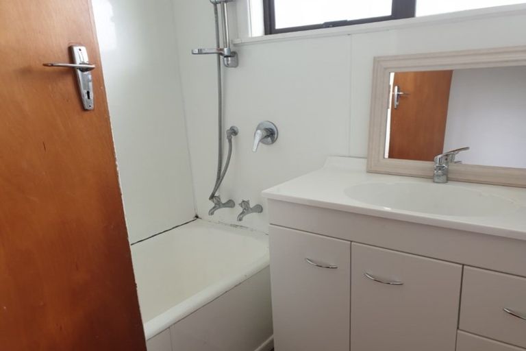 Photo of property in 3 Springs Road, Parakai, 0830