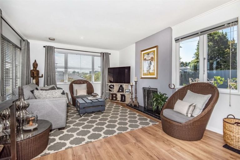 Photo of property in 1/30 Selwyn Crescent, Forrest Hill, Auckland, 0620