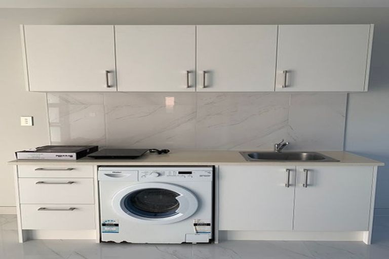 Photo of property in 2 Castlederg Drive, Flat Bush, Auckland, 2019