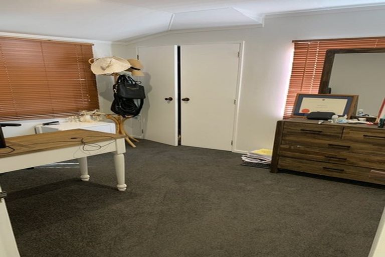 Photo of property in 23 Imperial Place, Henderson, Auckland, 0612