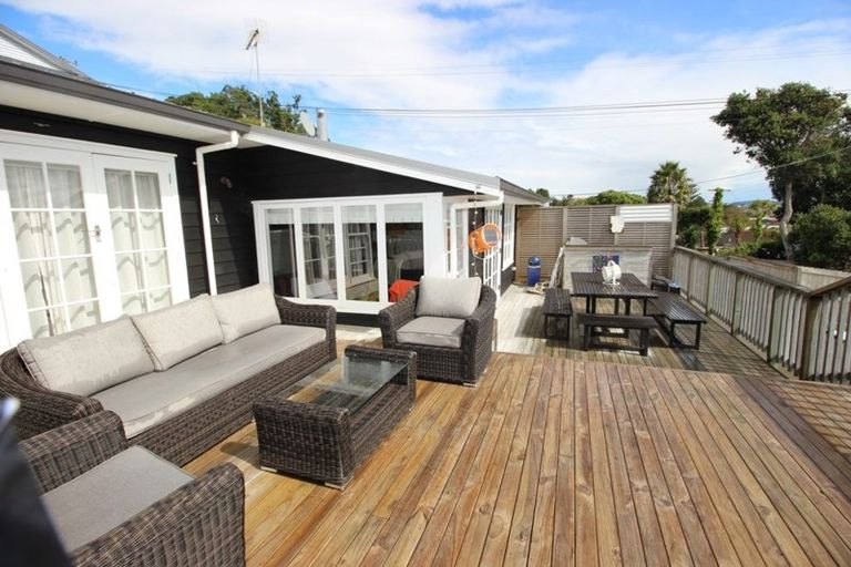 Photo of property in 11 River Road, Red Beach, 0932