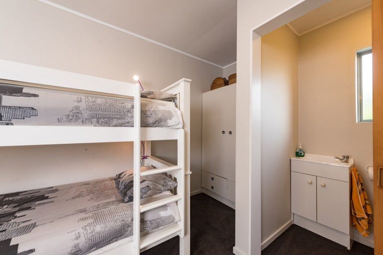 Photo of property in 15 Du Fresne Place, Russell, 0202