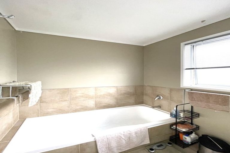 Photo of property in 78 Walworth Avenue, Pakuranga Heights, Auckland, 2010