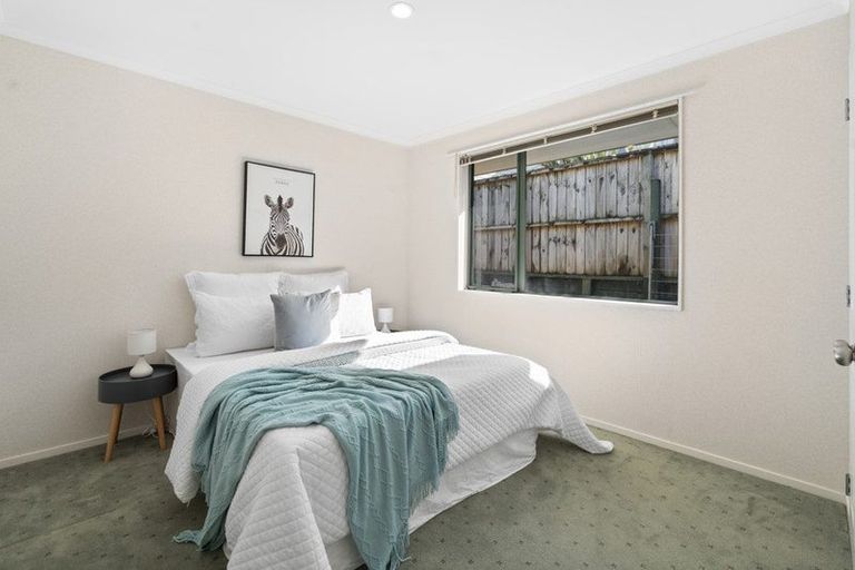 Photo of property in 24 Tauranga Place, Orewa, 0931