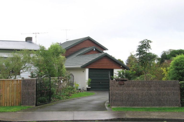 Photo of property in 6 Iti Grove, Waikanae, 5036