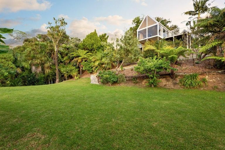 Photo of property in 25 Oakpark Place, West Harbour, Auckland, 0618