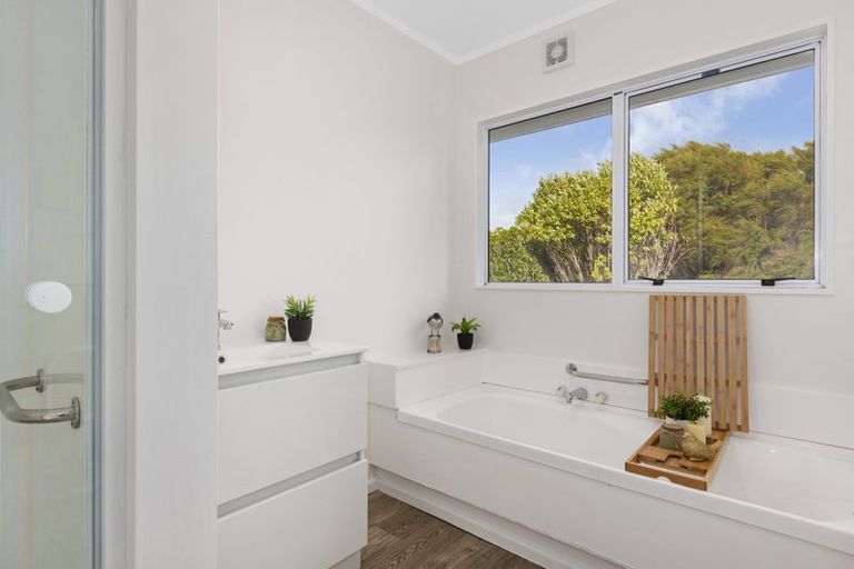 Photo of property in 44 Joseph Banks Drive, Whitby, Porirua, 5024