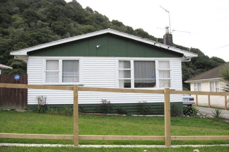 Photo of property in 58 Lees Grove, Wainuiomata, Lower Hutt, 5014