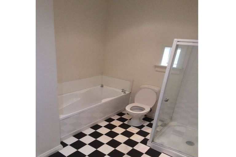 Photo of property in 37 Raroa Road, Kelburn, Wellington, 6012