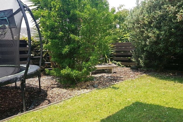 Photo of property in 4 Intrepid Place, Torbay, Auckland, 0630