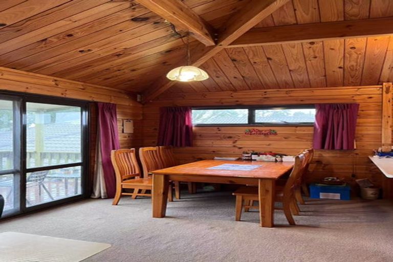 Photo of property in 86 Luckens Road, West Harbour, Auckland, 0618